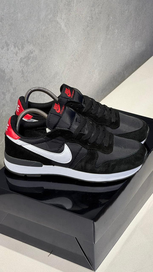 NIKE INTERNACIONAL NEGRO BLANCO