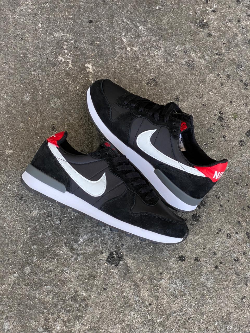 NIKE INTERNACIONAL NEGRO ROJO