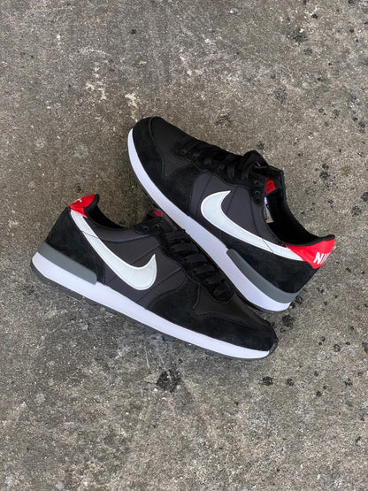 NIKE INTERNACIONAL NEGRO ROJO