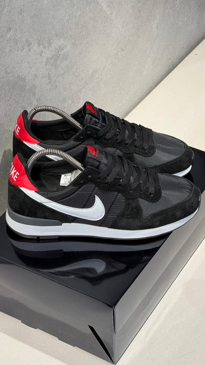 NIKE INTERNACIONAL NEGRO ROJO