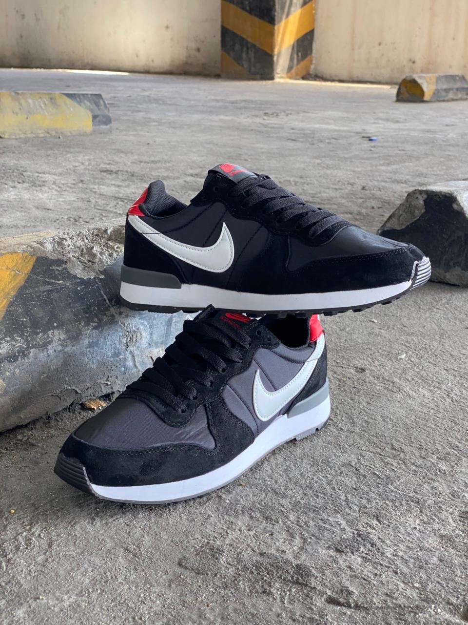 NIKE INTERNACIONAL NEGRO ROJO