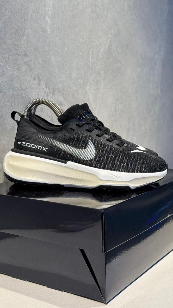 NIKE INVINCIBLE RUN 3 NEGRO BLANCO