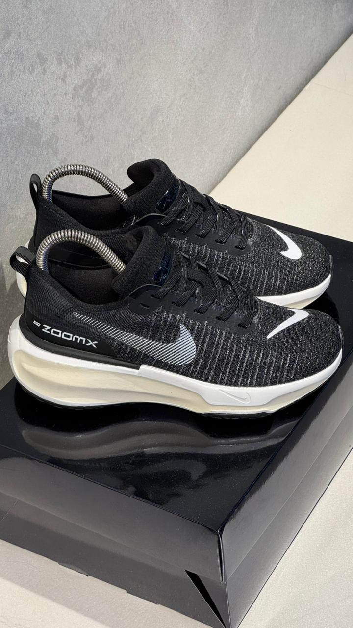 NIKE INVINCIBLE RUN 3 NEGRO BLANCO