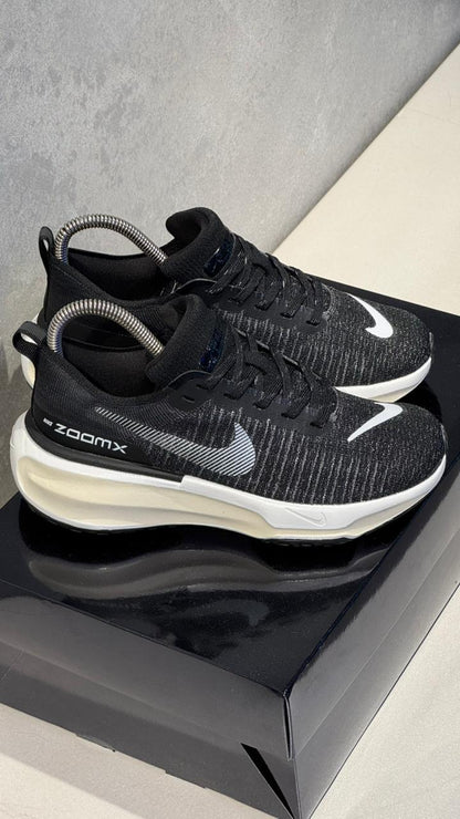 NIKE INVINCIBLE RUN 3 NEGRO BLANCO