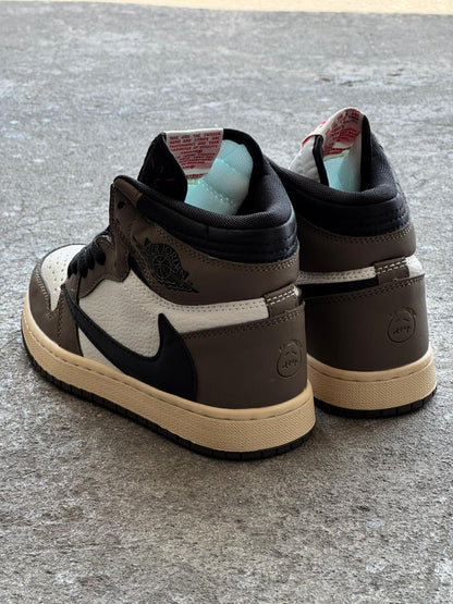NIKE JORDAN RETRO 1 TRAVIS SCOTT BLANCO CAFE