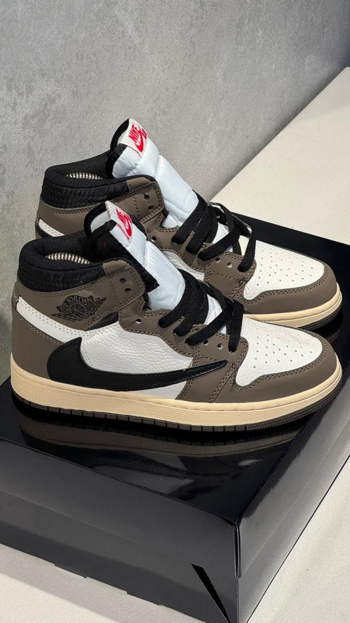 NIKE JORDAN RETRO 1 TRAVIS SCOTT BLANCO CAFE