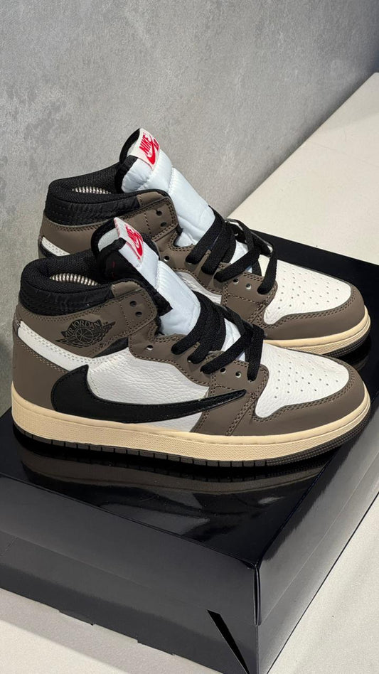 NIKE JORDAN RETRO 1 TRAVIS SCOTT BLANCO CAFE