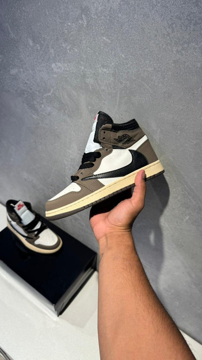 NIKE JORDAN RETRO 1 TRAVIS SCOTT BLANCO CAFE