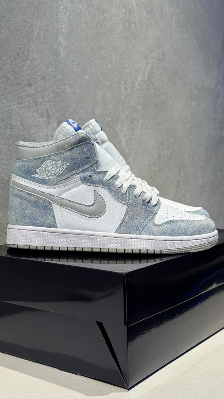 NIKE JORDAN RETRO CIELO BLANCO AZUL CIELO