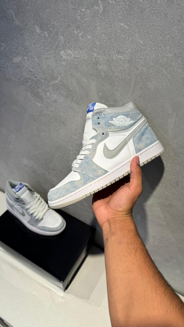 NIKE JORDAN RETRO CIELO BLANCO AZUL CIELO
