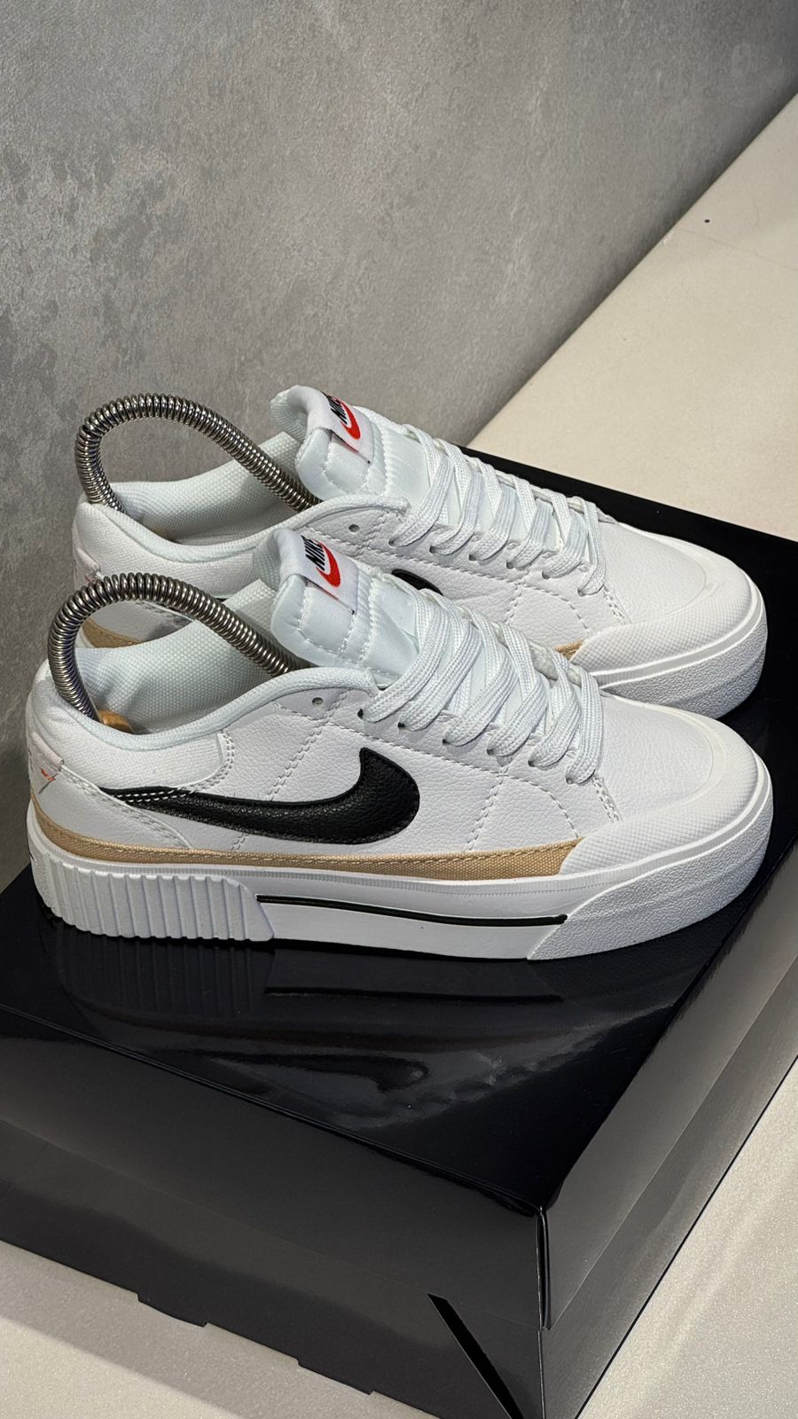 NIKE LEGACY BLANCO NEGRO PROMO