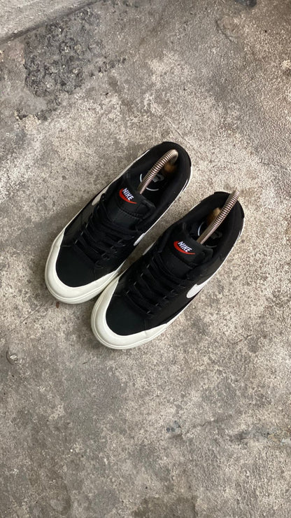 NIKE LEGACY NEGRO BLANCO