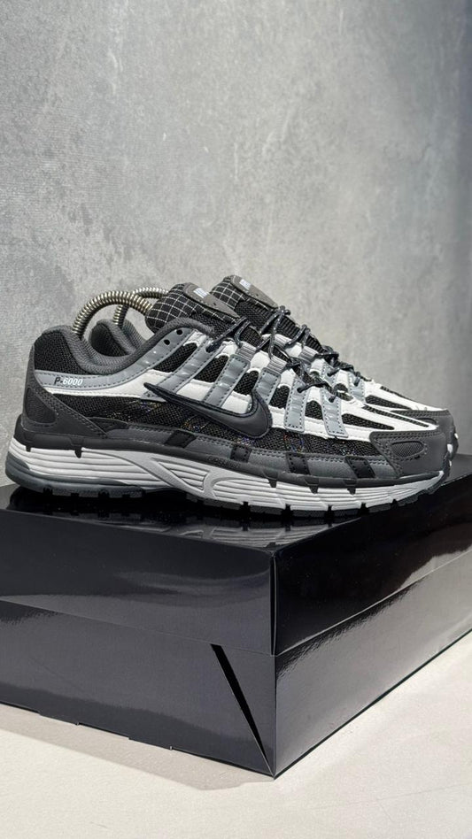 NIKE P6000 NEGRO BLANCO