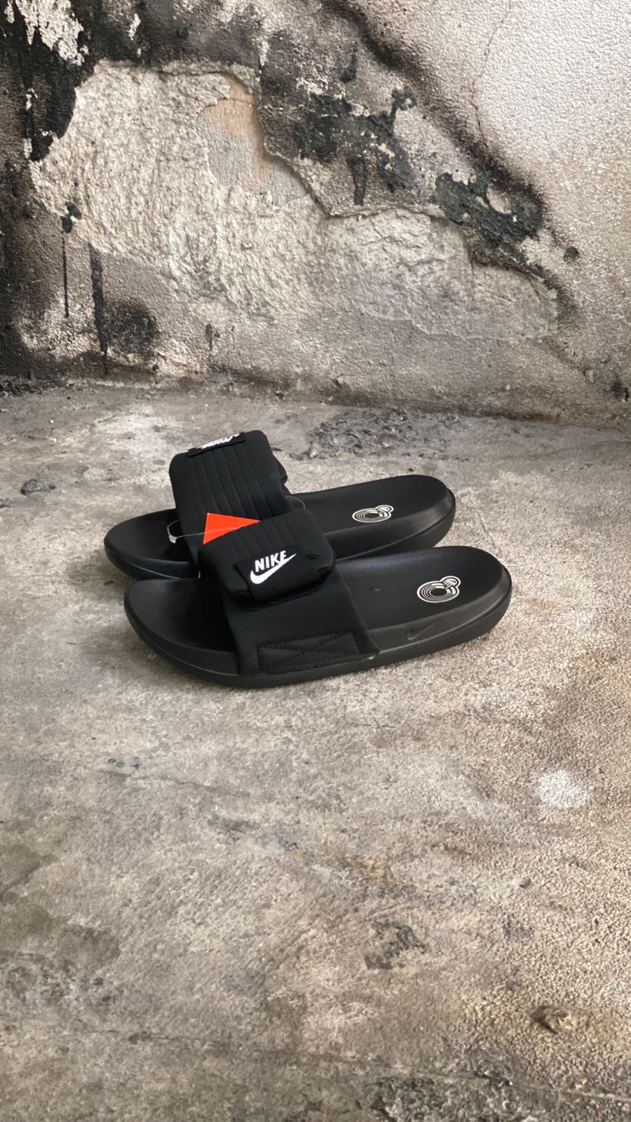 NIKE PANTUFLA NEGRA