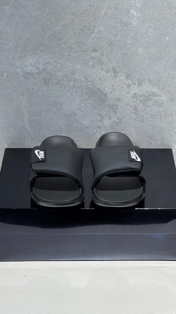NIKE PANTUFLA NEGRA