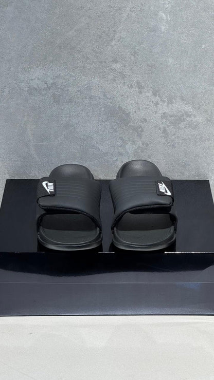 NIKE PANTUFLA NEGRA