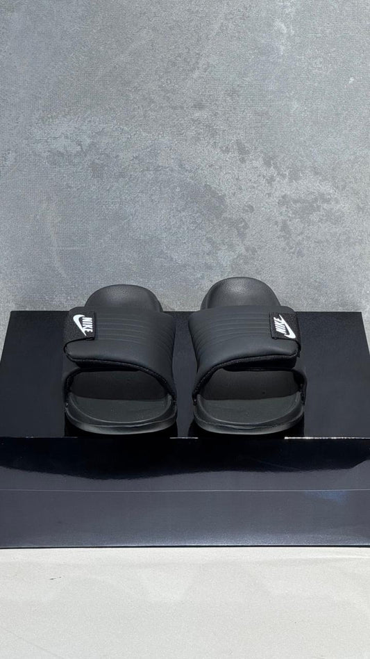 NIKE PANTUFLA NEGRA