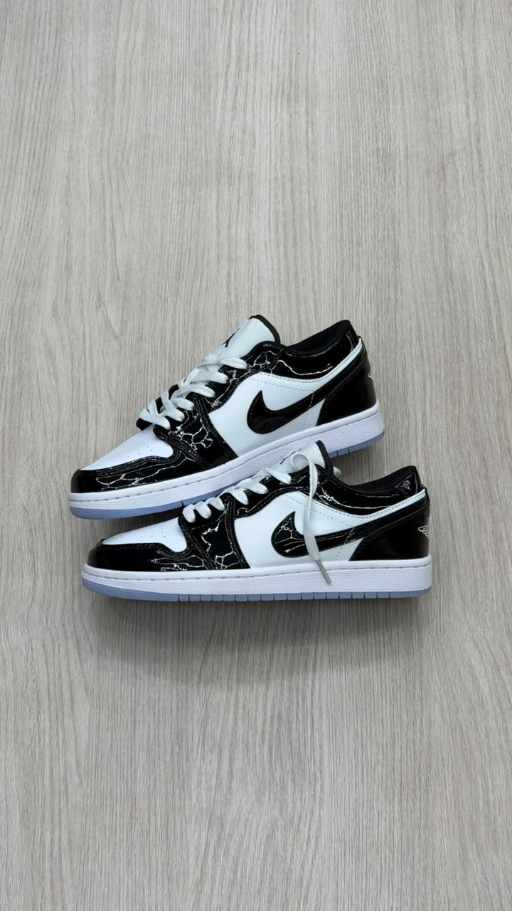 NIKE R1 CHAROL LOW JORDAN BLANCO NEGRO