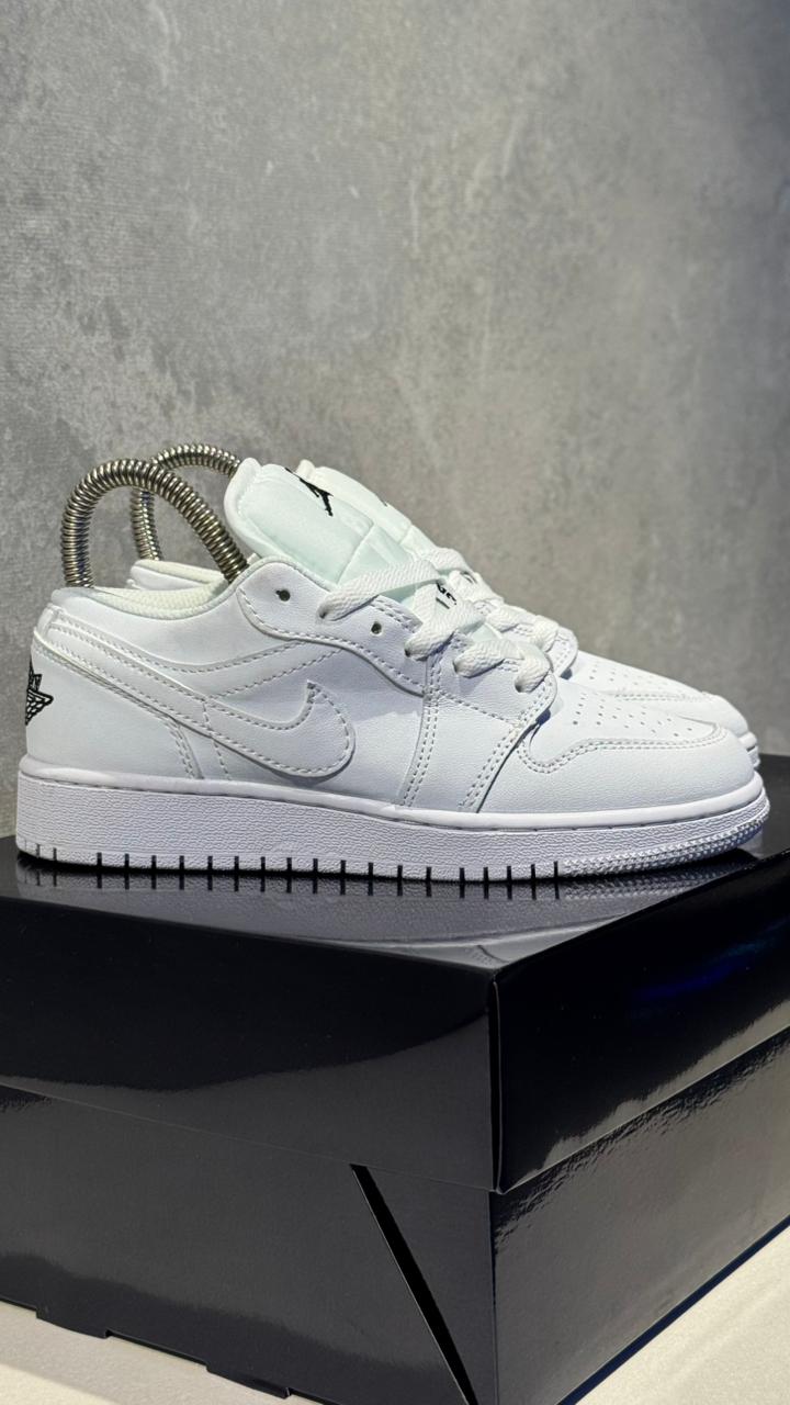 NIKE R1 LOW JORDAN BLANCA