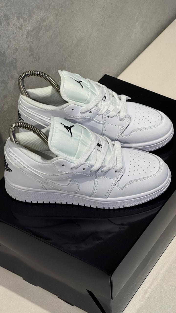 NIKE R1 LOW JORDAN BLANCA