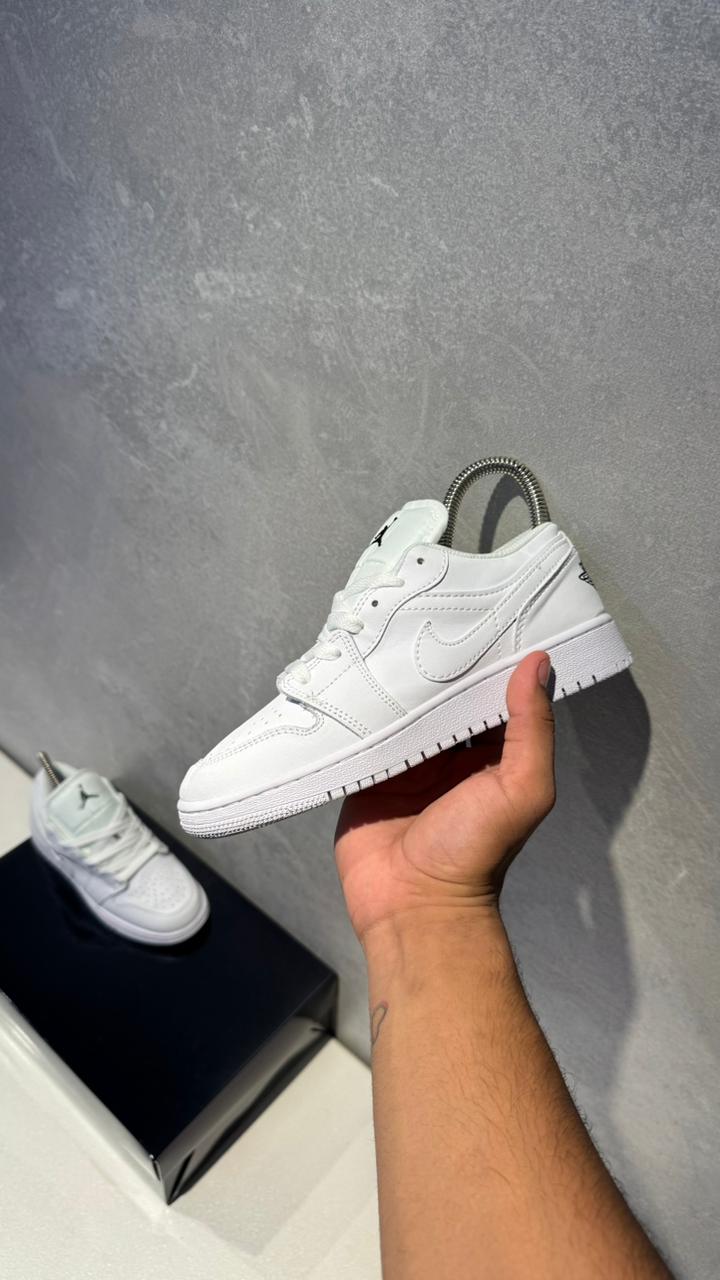 NIKE R1 LOW JORDAN BLANCA
