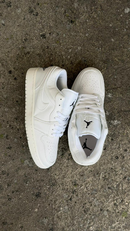 NIKE R1 LOW JORDAN BLANCA