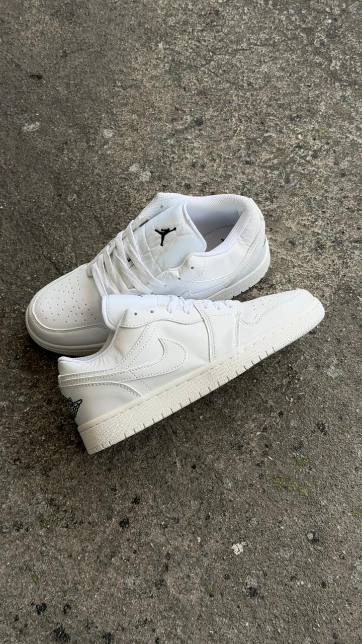 NIKE R1 LOW JORDAN BLANCA