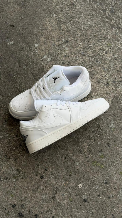 NIKE R1 LOW JORDAN BLANCA