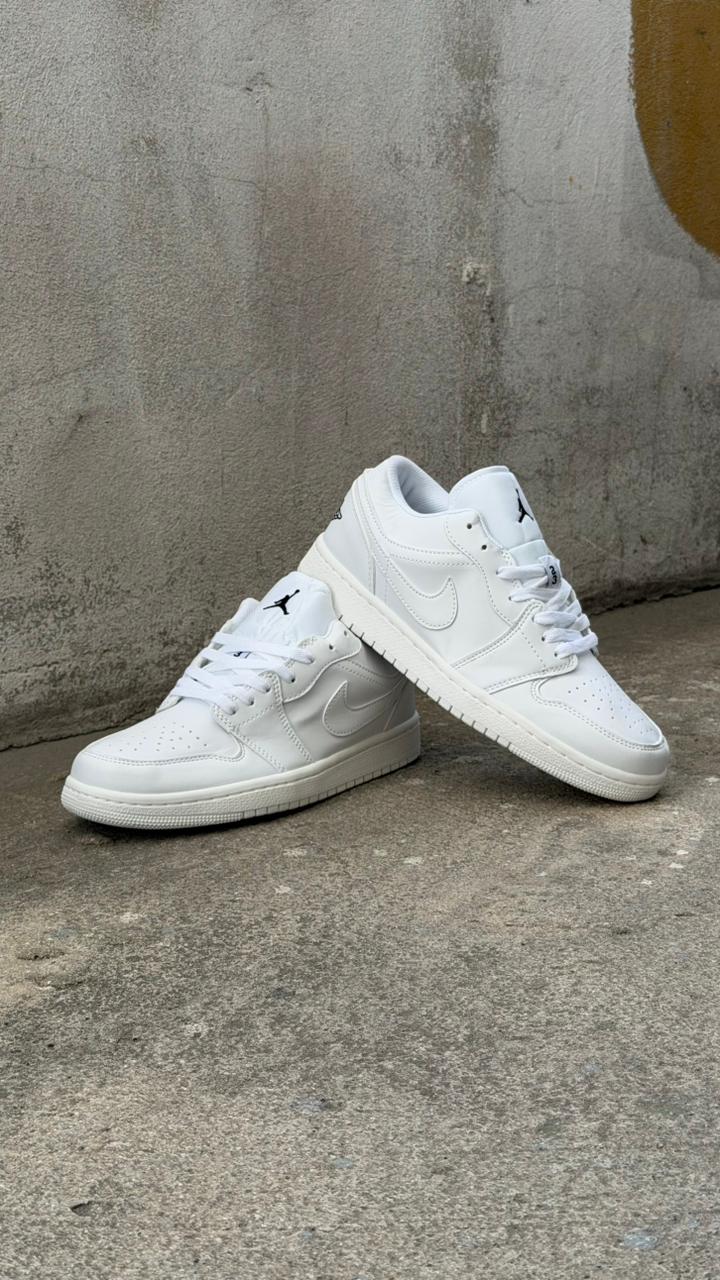 NIKE R1 LOW JORDAN BLANCA