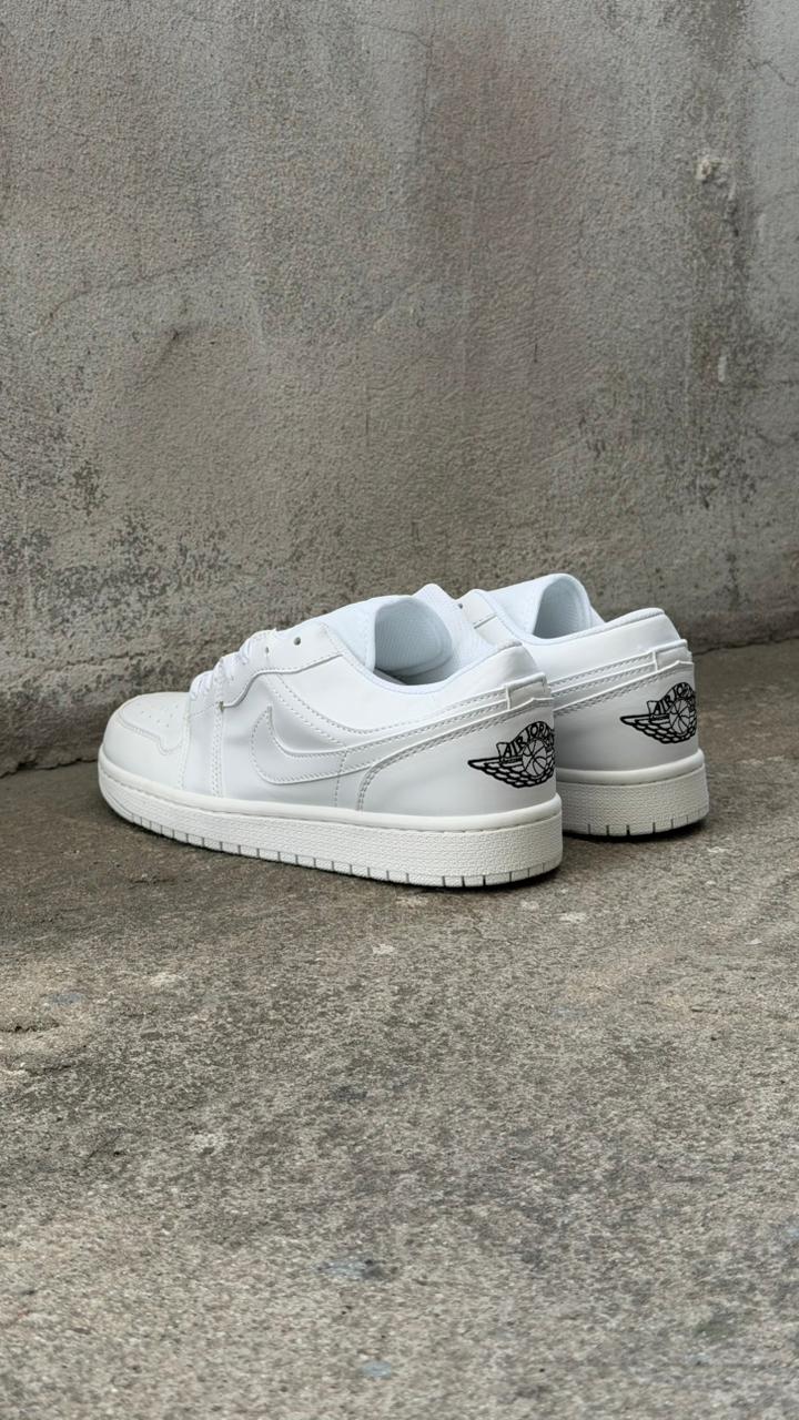 NIKE R1 LOW JORDAN BLANCA