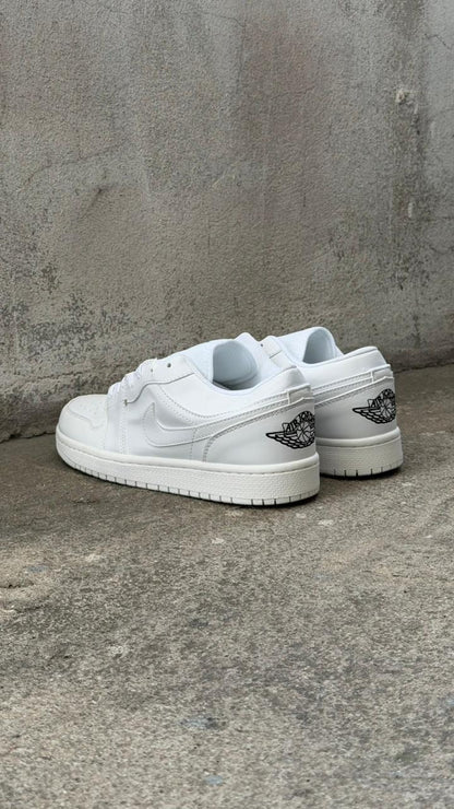 NIKE R1 LOW JORDAN BLANCA