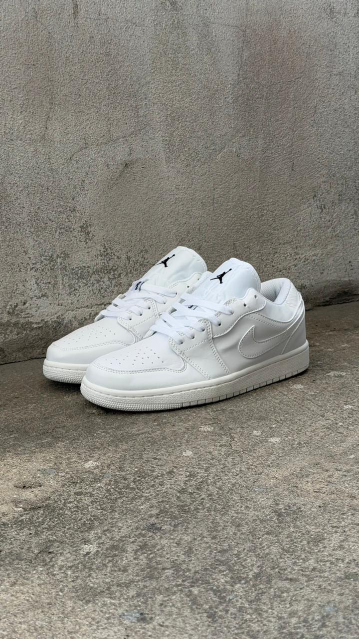 NIKE R1 LOW JORDAN BLANCA