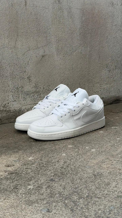 NIKE R1 LOW JORDAN BLANCA