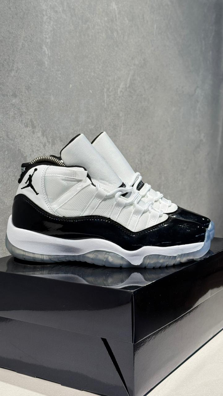 NIKE RETRO 11 BLANCO NEGRO