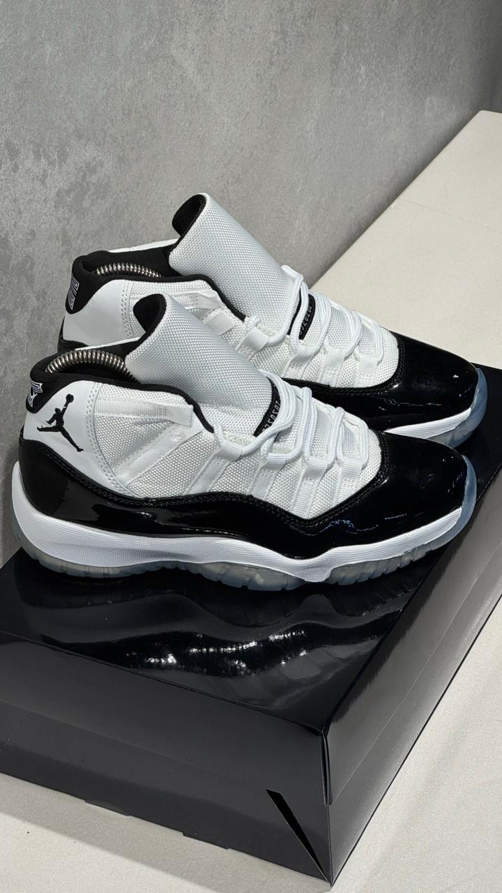 NIKE RETRO 11 BLANCO NEGRO
