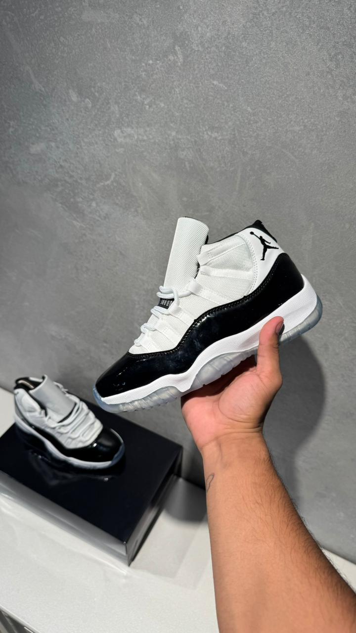 NIKE RETRO 11 BLANCO NEGRO