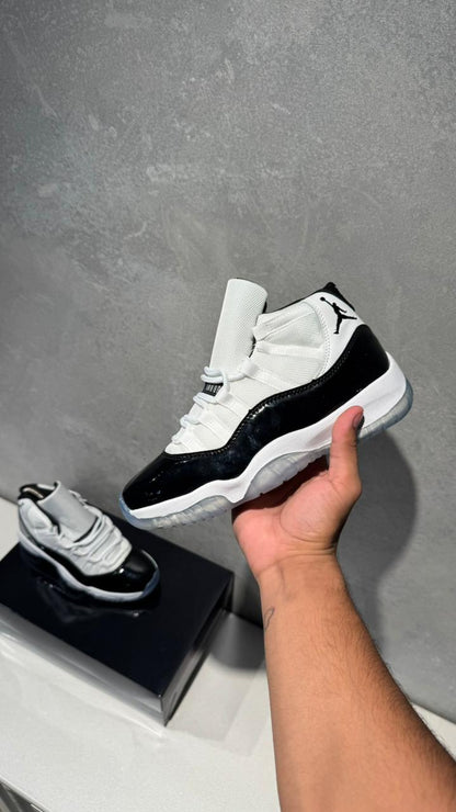 NIKE RETRO 11 BLANCO NEGRO