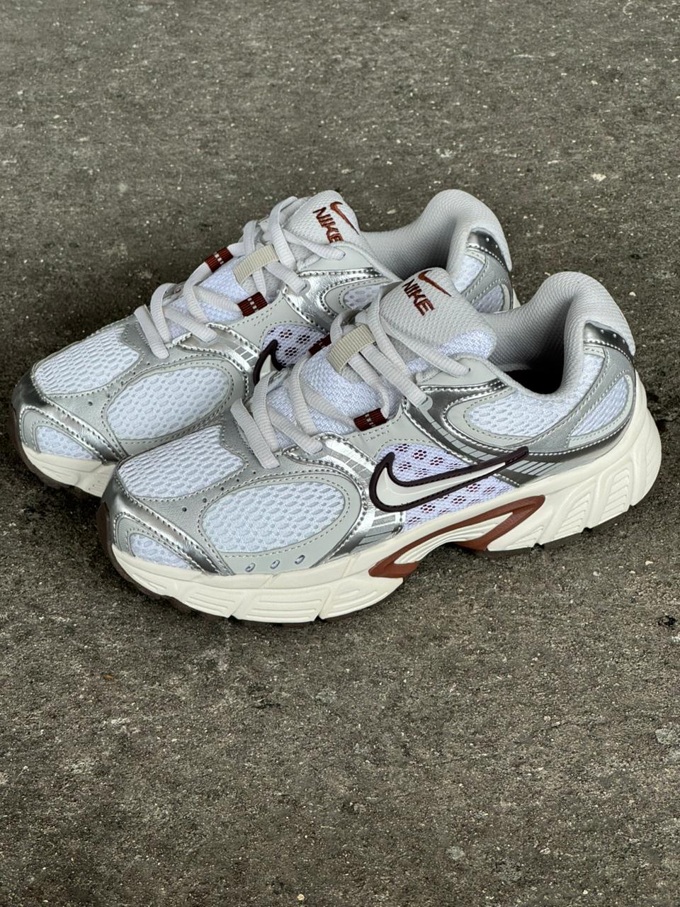 NIKE RNR BLANCO PLATA CAFE