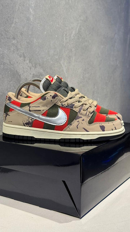 NIKE SB DUNK CHUCKYLEITOR