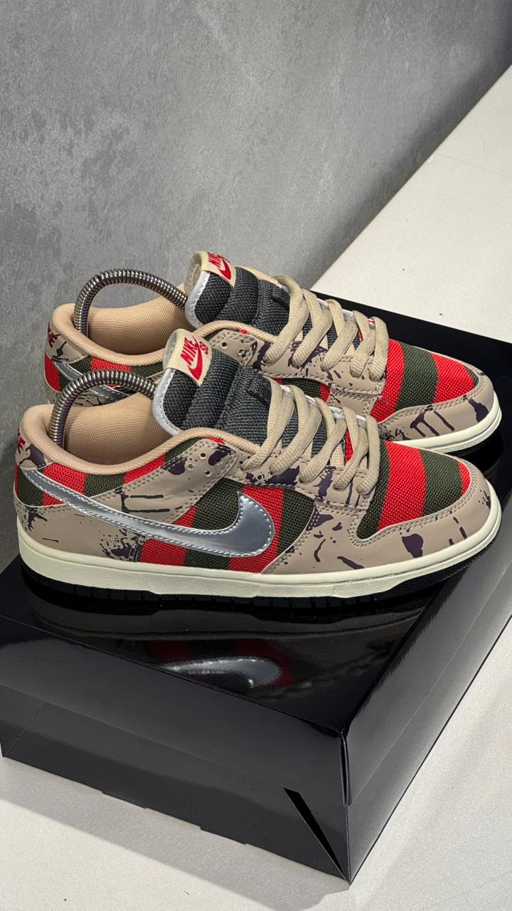 NIKE SB DUNK CHUCKYLEITOR