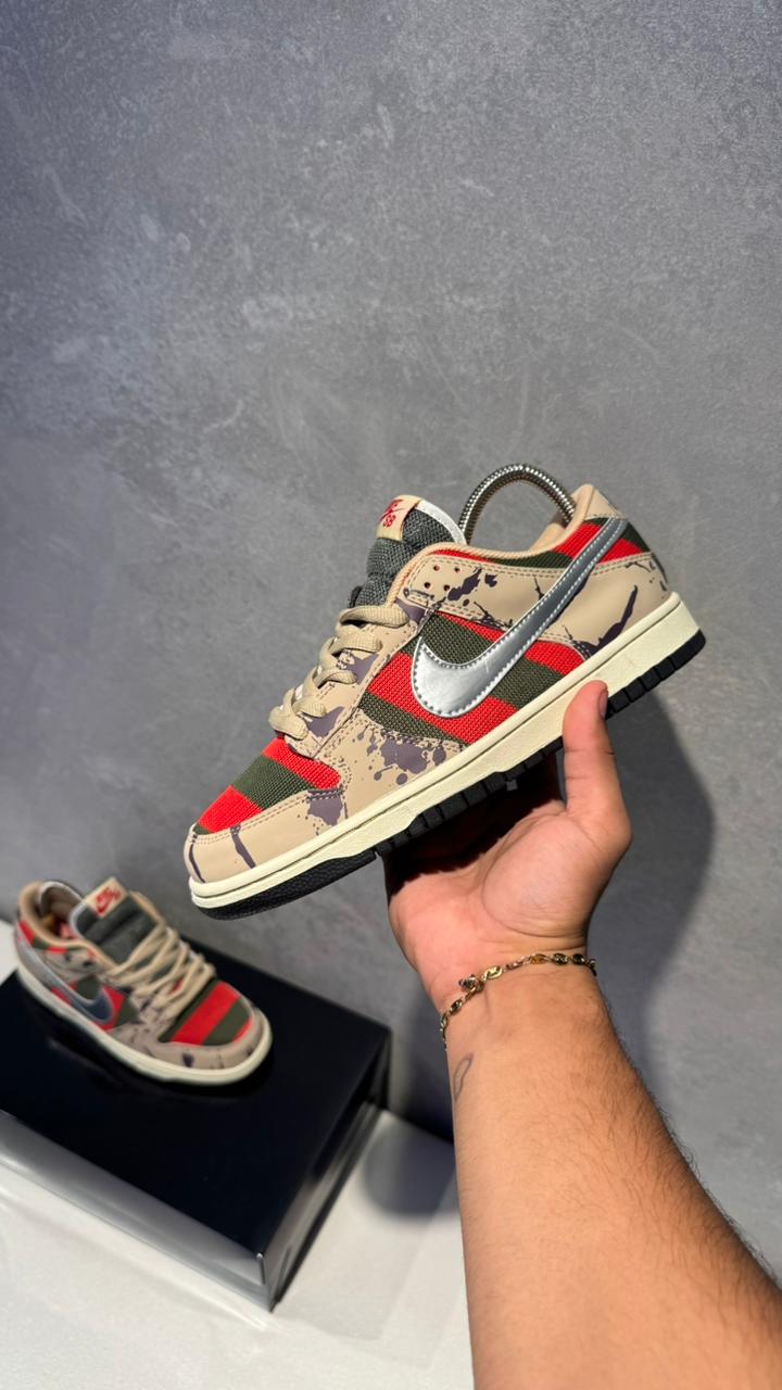 NIKE SB DUNK CHUCKYLEITOR