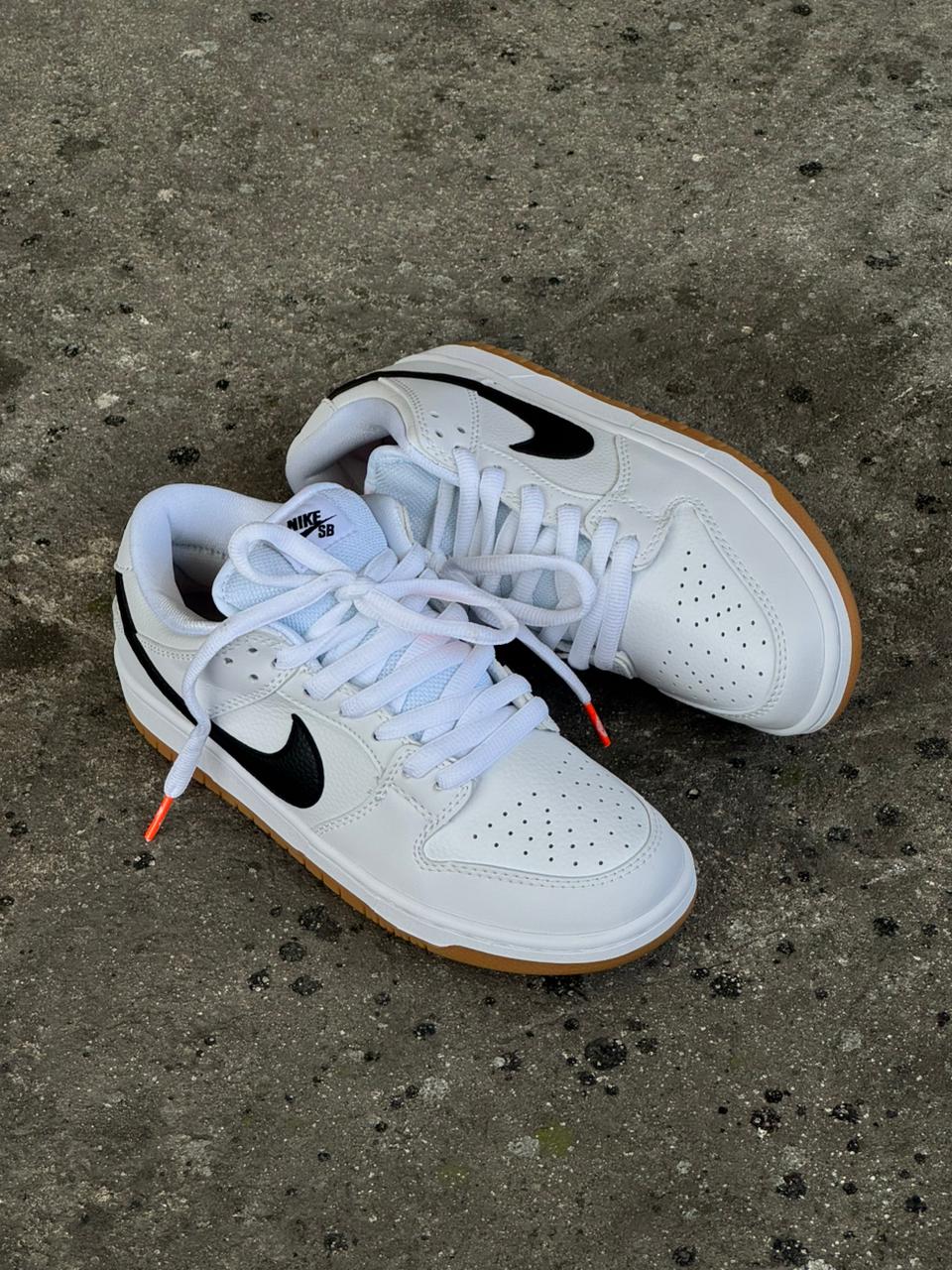 NIKE SB LEYENDA BLANCO NEGRO