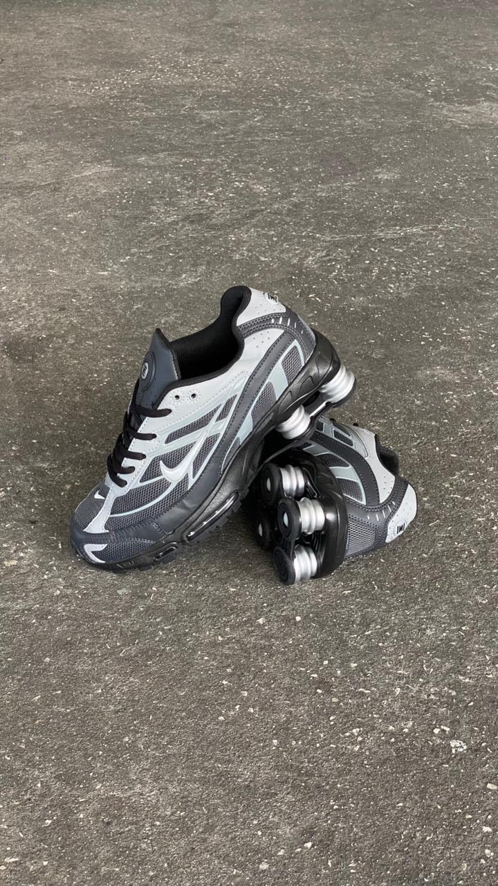 NIKE SHOX SUPREME NEGRO GRIS