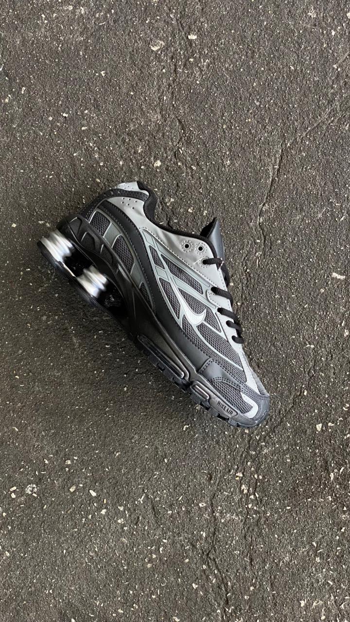 NIKE SHOX SUPREME NEGRO GRIS