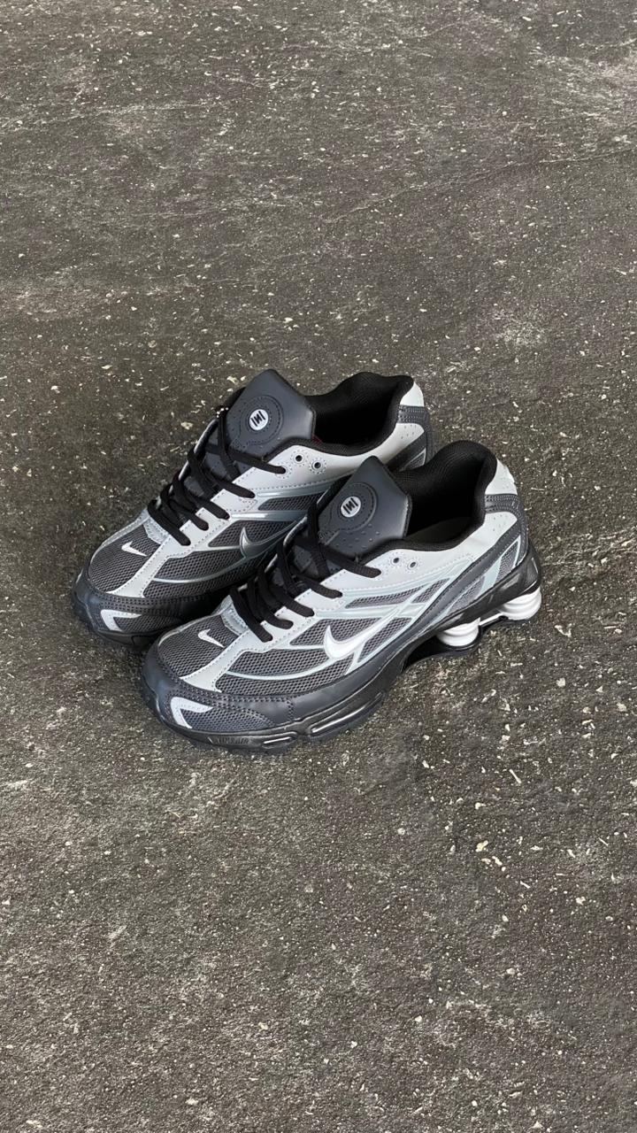 NIKE SHOX SUPREME NEGRO GRIS
