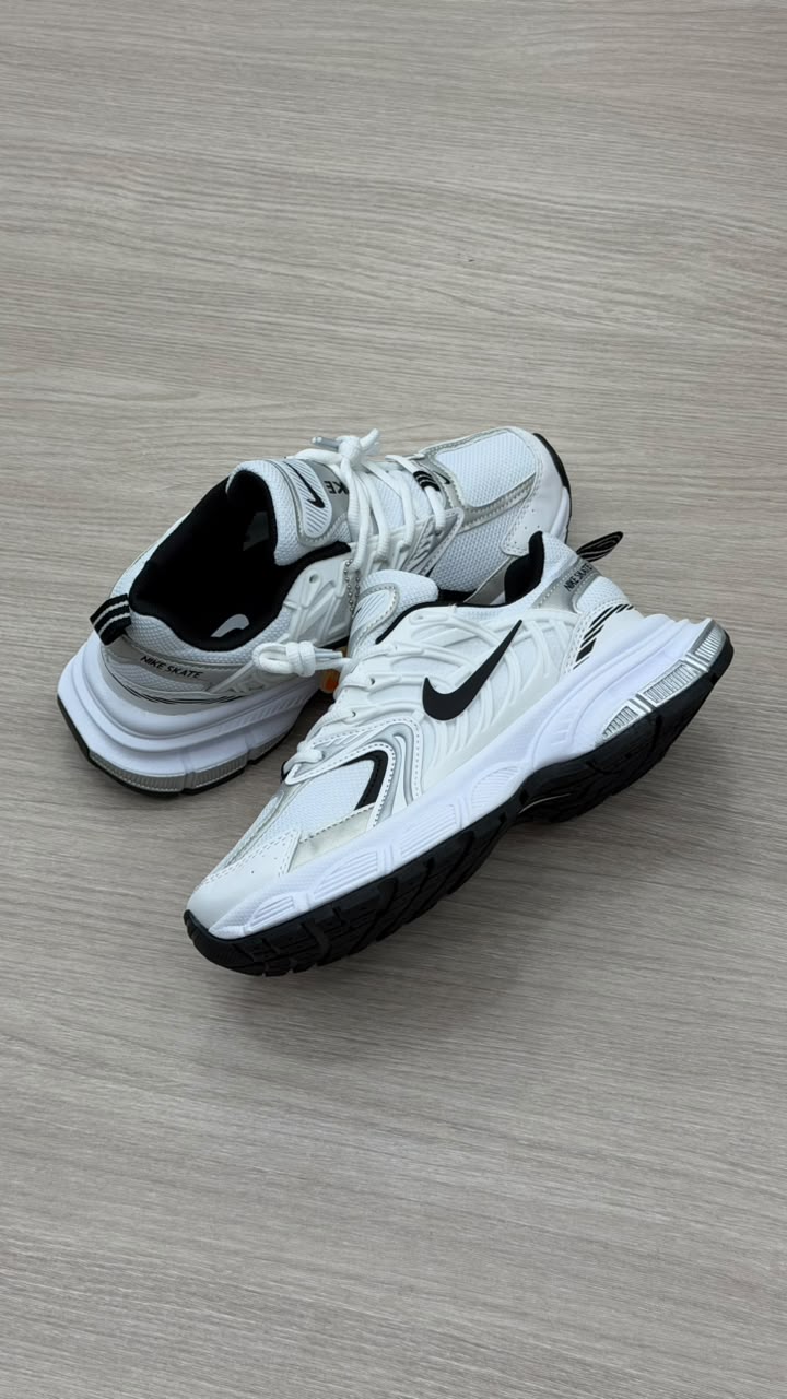 NIKE SKATE BLANCO CHULO NEGRO