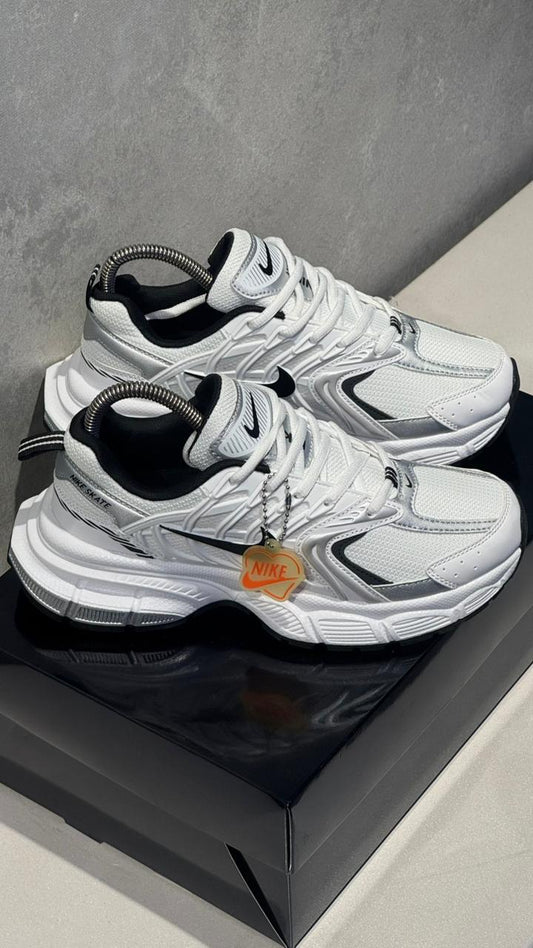 NIKE SKATE BLANCO NEGRO