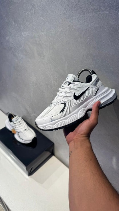 NIKE SKATE BLANCO NEGRO