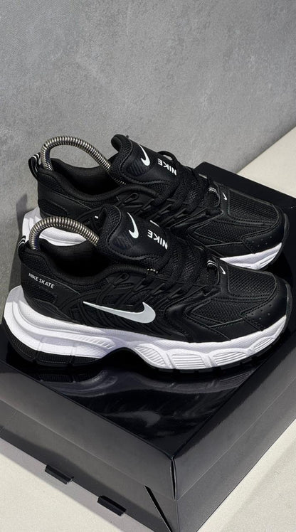 NIKE SKATE NEGRO BLANCO PROMO