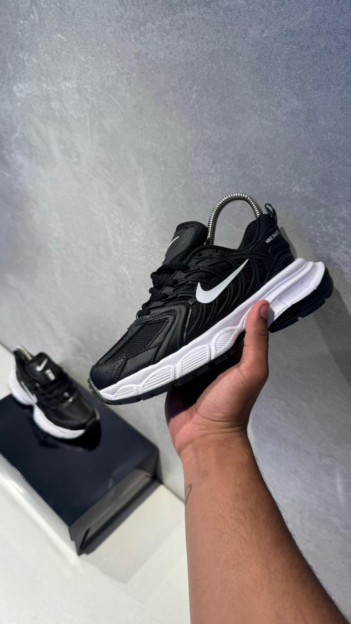 NIKE SKATE NEGRO BLANCO PROMO